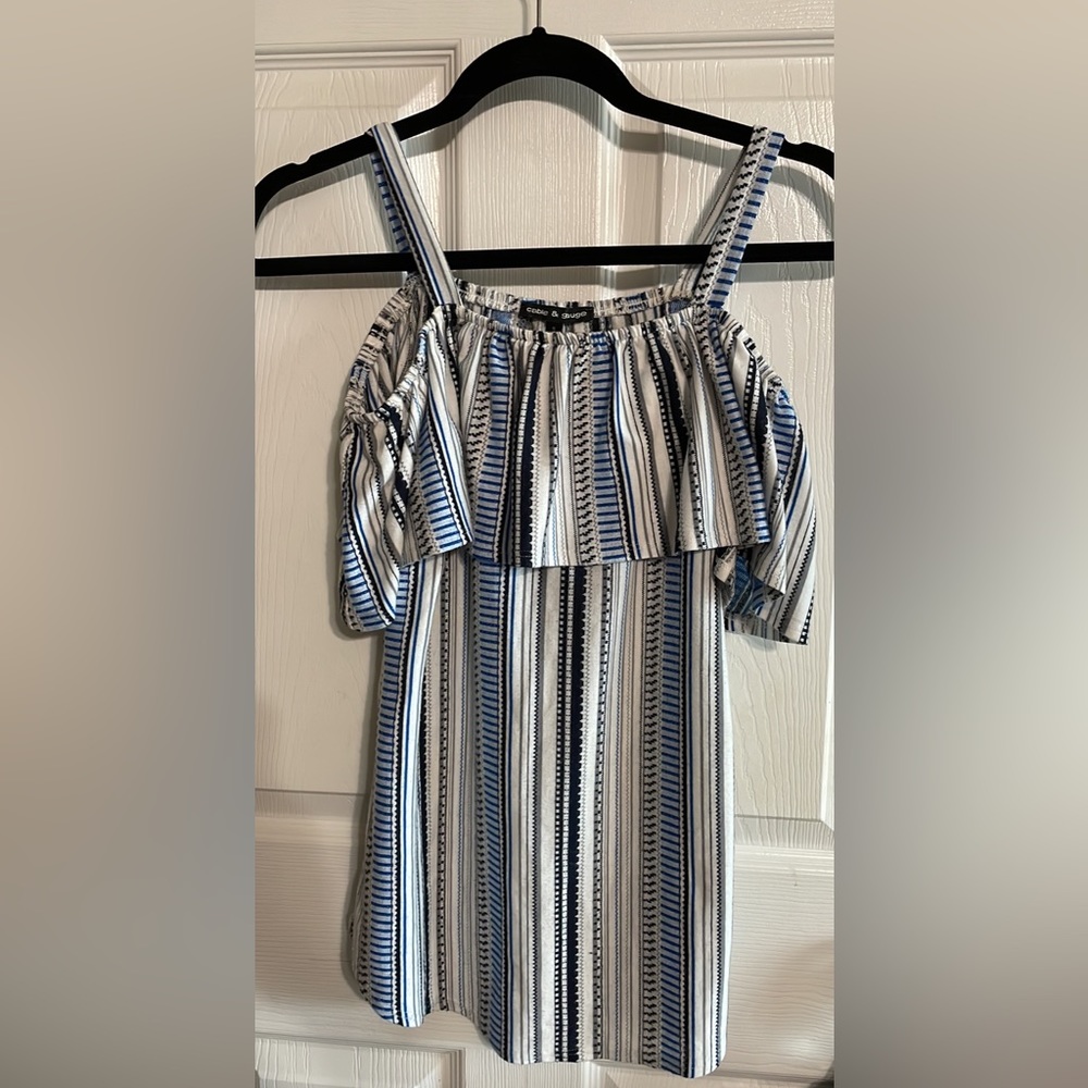Cute stretchy off shoulder blouse😻